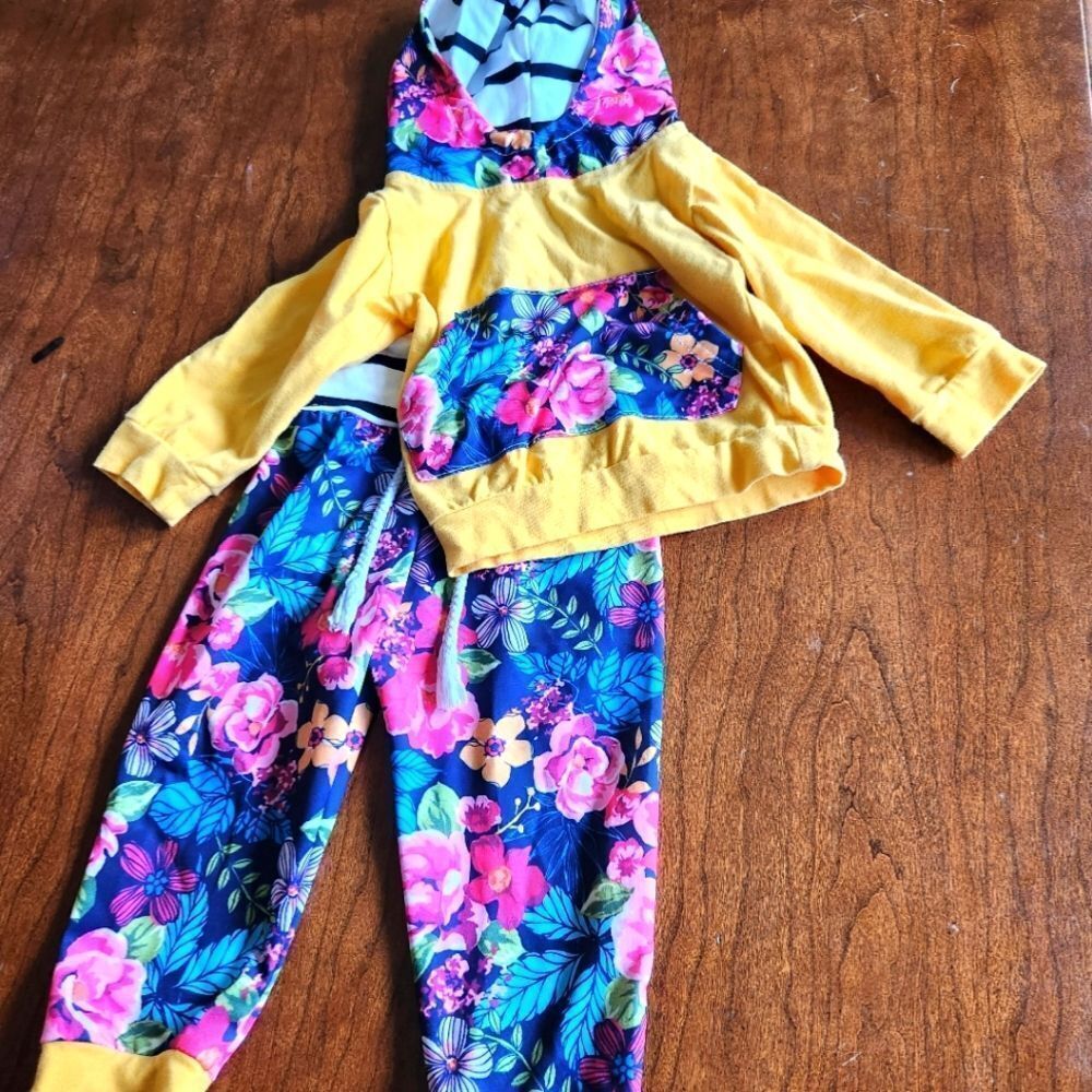 Baby Girl Two Piece Outfit Size 12-18 Months